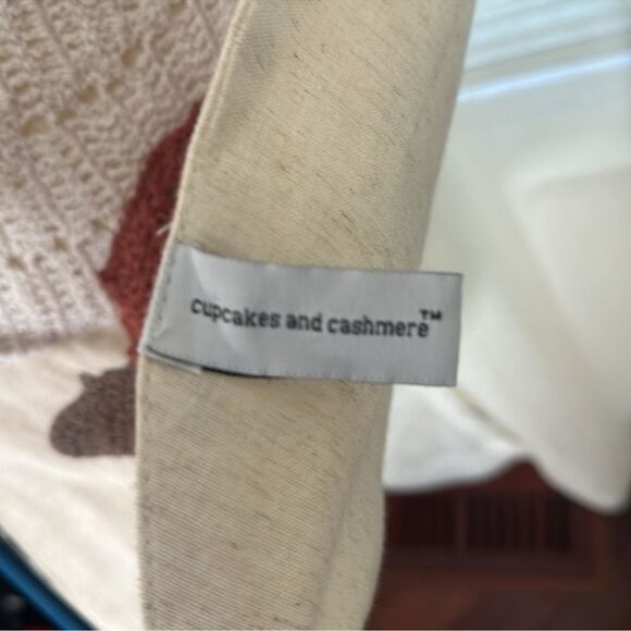 cupcakes & cashmere Ivory Linen White Rust Brown Crochet Pumpkins Table Runner - Picture 8 of 10